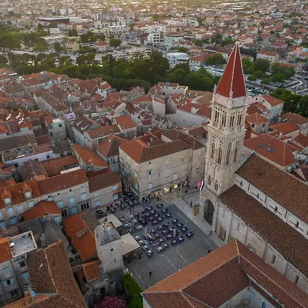 Mare&antonio トロギール